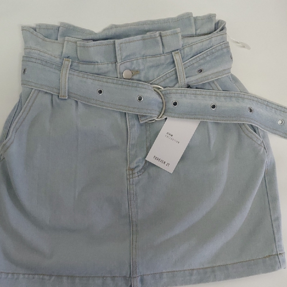 Forever 21 Denim Skirt With Pockets Size Large NEW WITH TAGS